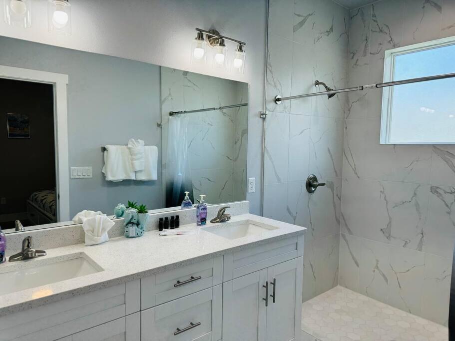 فيلا Brand New Tampa Oasis With Private Jacuzzi Retreat لوتز المظهر الخارجي الصورة